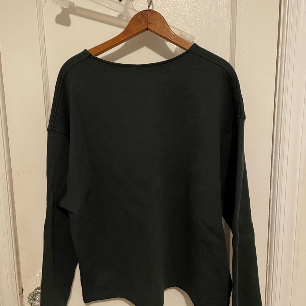 Never worn no tag , green sweatshirt